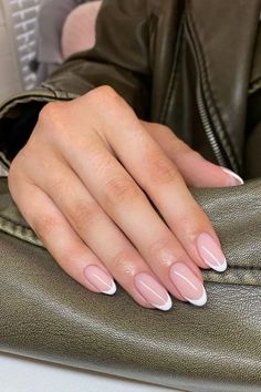 Chic french tip nails for May Neutral Tips Nails, Oval Engagement Nails, Classy Biab Nails, Best Neutral Nails, Neutral French Nails, Nude Nails Wedding, Classy Engagement Nails, Wedding French Nails, Short Classy Nails Acrylic