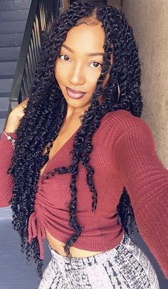 Passion Twists Hairstyles: 10 Styles to Inspire your Next Look - Jorie Hair Trending Braids, Faux Loc, Passion Twists, Stylish Short Hair, Pelo Afro, Braids Hair, Scene Hair