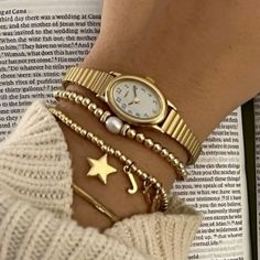 Pretty Stacks, Bracelet Stacks, Gold Girl, Wrist Jewelry, Jewelry Accessories Ideas, Dope Jewelry, Classy Jewelry, Jewelry Essentials