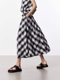 MO&Co. Women's Include Belt Plaid Skirt This skirt features a flowy midi silhouette and is made from a soft cotton blend material for ultimate comfort. The plaid pattern adds a touch of classic style, and the belt included allows you to cinch the waist for a more tailored look. Combined with functional side pockets, it is perfect for everyday wear. Features : - Flowy midi silhouette, plaid pattern- Pleated details, belt included- Double side pocket Code: MBD2SKT065The back length of size S is 79 Plaid Skirt, Plaid Skirts, Side Pocket, Plaid Pattern, Classic Style, Everyday Wear, Cotton Blend, Plaid, Pattern