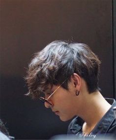 Nerdy Hairstyles Men, Haircut For Men, Asian Haircut, Wavy Hair Men, Hair Inspiration Short, Haircuts For Wavy Hair, Men's Hairstyles, Corte De Cabelo Masculino, Hair Skin Nails