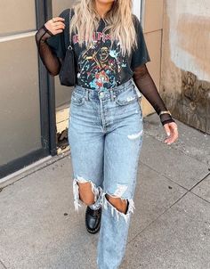 Rock the stage with these fierce women's concert outfit ideas! From edgy leather
 jackets to statement band tees, we've got you covered Witchy Jeans Outfit, Casual Outfits Edgy, Edgy Womens Fashion, Rock Concert Outfit Ideas, Casual Edgy Outfits, Thrifting Inspiration, Over 40 Style, Alt Fits, Wear A Scarf