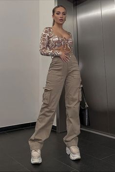 Inspo from fashion nova Cargo Pants For Plus Size Women, Jean Cargo Outfit, Cargo Boyfriend Jeans, Cargo Outfits Women, Cargo Outfit, Vibe Check, Boyfriend Fit Jeans, Cargo Pants Outfit, Khaki Fashion