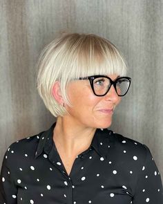 Blonde Bob With Bangs, Bobbed Hairstyles With Fringe, Bob Haircuts With Bangs, Short Layered Bob Haircuts, Short Bobs With Bangs, Short Blonde Bobs, Stacked Bob Hairstyles, Blonde Bob Hairstyles, Hairstyles With Glasses