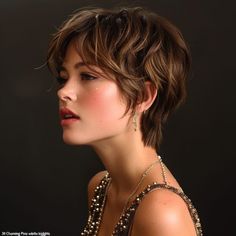 Short Feathered Pixie Haircut, Pixie Blonde Haircuts, Pixie Hairstyles Celebrities, Long Pixie With Highlights, Short Layered Haircuts Women, Feathered Pixie Cut, Pixie Hair Highlights, Pixie Haircut Highlights, Tousled Pixie Haircut