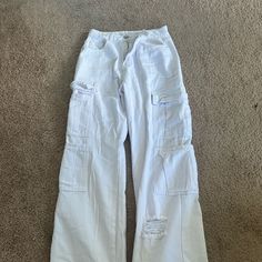 Never Worn Cargo Baggy Pants, Grunge Pants, Baggy Pants, Baggy Pant, Baggy Jeans, Jeans Color, White Pants, Colored Jeans, Flare Jeans