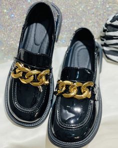 Product Details Style: Chic Material: PU Pattern Type: Chain Occasion: Daily Toe: Round Toe Heel Height: Flat Package Include: 1*Loafers Trendy Gold Flat Loafers, Black Loafers With Chain Strap And Round Toe, Black Chain Strap Loafers For Work, Trendy Office Loafers With Chain Strap, Chain Strap Loafers With Round Toe For Work, Trendy Gold Loafers For Work, Trendy Gold Loafers For Workwear, Chain Decor, Two Piece Jumpsuit