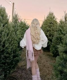 Cute Winter Outfits Aesthetic Pink, Blonde Girl Outfits Aesthetic, Balletcore Winter Outfits, Winter Farm Outfit, Pink And White Winter Outfit, Super Girly Outfits, Girly Fall Aesthetic, Winter Princess Outfit, Coquette Fall Outfits