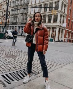 Red Puffer Jacket Outfit, Style Pic, Puffer Jacket Outfit, Life Friends, Fall Mood, Fashion Life, Ootd Style