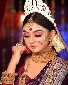 Shaadi Dresses, Kolka Design, Wedding Ornaments, Indian Bride Makeup, Bengali Bridal Makeup, Bold Eye Makeup, Beautiful Bridal Jewelry, Indian Bridal Jewellery, Bengali Bride