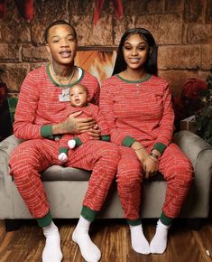 Christmas Photoshoot With Baby, Couple Christmas Photoshoot, Photoshoot With Baby, Mommy Son Outfits, Cute Christmas Pajamas, Christmas Couple Photos