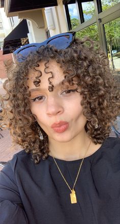 Short Curly Hair 3b 3c, Curly Hair 3b, Short Curly Hair With Bangs, 3b 3c Hair, Stylish Bangs, 3b Curly Hair, Tight Curly Hair, Curly Layers, 3b Hair