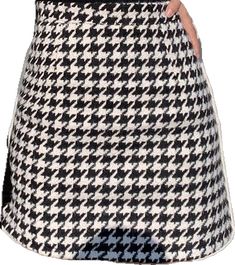 Chic Black Mini Skirt With Houndstooth Pattern, White Mini Skirt With Houndstooth Pattern, Winter Black Houndstooth Mini Skirt, Fitted Black Houndstooth Skirt, Chic Black Houndstooth Mini Skirt, Black Fitted Houndstooth Mini Skirt, Chic Houndstooth Mini Skirt, Hyuna Fashion, Kpop Dress