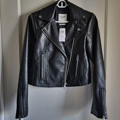 Classic Black Vegan Leather Cropped Moto Jacket From Abercrombie & Fitch. Perfect For Winter, Give An Extra Edge To Dresses And Sweaters! Brand New With Tags, Never Been Worn. This Jacket Is An X Small Fits True To Size! Fitted Moto Outerwear For Fall, Dresses And Sweaters, Leather Puffer Jacket, Suede Biker Jacket, Cropped Moto Jacket, Suede Biker, Faux Leather Coat, Vegan Leather Jacket, Faux Suede Jacket