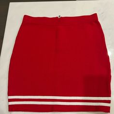 Brand New Never Been Worn. Guess Skirt, Mini Skirt, Womens Skirt, Mini Skirts, Brand New, Skirt, Red, Women Shopping, Color