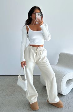 We're bringing you an everyday sweatpants, designed with long Sunday afternoons in mind. The Stick With Me Wide Leg Sweatpants in Sand features a thick elasticated waistband, soft textured waist band and lining, high rise fit and straight leg design. Pair with a fitted tee and your go-to snugs for lounge worthy fit'! - 85% Cotton 15% Polyester- Crystal is 162cm & is wearing an XS- Mik is 170cm & is wearing a S Straight Sweatpants Outfit, Straight Leg Joggers Outfit, Wide Leg Lounge Pants Outfit, Cream Sweatpants Outfit, Wide Leg Joggers Outfit, White Joggers Outfit, White Sweatpants Outfit, Straight Leg Sweatpants Outfit