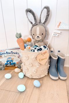 Easter basket ideas for toddler boys. Easter Basket toys, Easter basket stuffed animals, Easter themed books, Easter basket stuffers, gift guide for boys, toddler boy Easter basket Boy Easter Basket, Toddler Boy Easter, Happy Easter Funny, Easter Gift Boxes, Baby Boy Easter