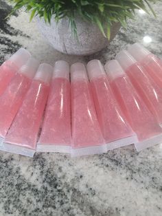 Enjoy these mini tube lip glosses. They will put a shine on your lips, while moisturizing at the same time. These make the perfect party favor gifts, stocking stuffers, teacher gifts and more. These purse size tubes are 10 ML 10ml, the total length is approx. 8.5 cm/ 3.34 inches, Lip Gloss Party Favor, Party Favors For Teens, 18th Party, Party Favors Christmas, Barbie Party Decorations, Pink Party Favors, Favor Gifts, 18th Bday, Galentines Party