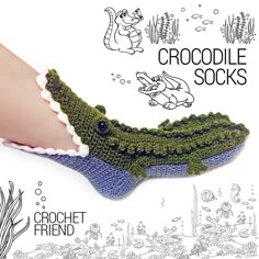 a crocheted foot with an alligator on it and the words crocodile socks written in white