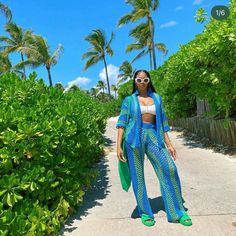 2 Piece Vacation Set From Britt. Purchased 2 Years Ago For $140. Wore It Once Chic Blue Vacation Sets, Chic Blue Sets For Day Out, Blue Sets For Beach Day Out, Blue Beach Sets For Spring, Beach Party Outfits, Working On Me, Photo Insta, Party Outfits, Still Working