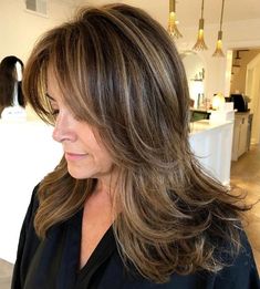 20 PERFECT HAIRSTYLES FOR WOMEN OVER 50 - valemoods Long Hair Over 40, Aging Hair Color, 40 Hairstyles, Over 40 Hairstyles, Hair Shades, Hair Makeover, Hairstyles For Long Hair, Hairstyles Medium, Light Hair