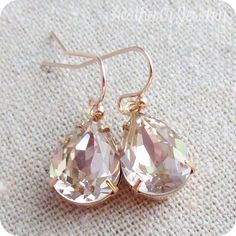 Swarovski Crystal Blush Pink Teardrop Simple by HeatherlyDesigns Rose Gold Bridesmaid Dresses, Rose Gold Bridesmaid Dress, Wedding Rose Gold, Gold Bar Earrings Studs, Rose Gold Bridal Earrings, Rose Gold Bridesmaid, Vintage Wedding Jewelry, Wedding Rose, Earrings Dangle Simple