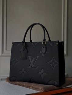 Black Louis Vuitton Bag, Tas Lv, Sac Louis Vuitton, Trendy Purses, Black Louis Vuitton, Girly Bags