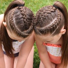 Haar invlechten; met 29 voorbeelden, stap voor stap uitleg en filmpjes - Mamaliefde.nl Competition Hair, Gymnastics Hair, Girl Hair Dos, Swimming Hairstyles, Crimped Hair, Types Of Braids, Pinterest Hair, Back To School Hairstyles, Toddler Hair