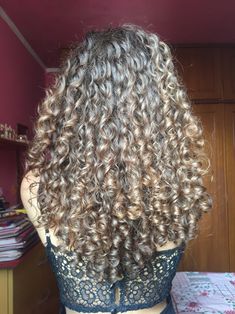 Curly Hair Advice, Curly Hair Types, Blending Gray Hair, Beautiful Curly Hair, Hair Advice, Curly Hair Inspiration, Curly Girl Hairstyles, Hair Life, Curly Hair Tips