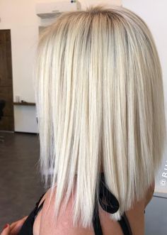 Shoulder Length Platinum Blonde Hair, Platinum Lob, Cassie Hair, Blonde Hair Tips, Shaved Side Hairstyles, Strawberry Hair, Cool Blonde Hair