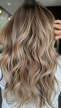 Biscuit Blonde Highlights, Warm Tone Blonde Balayage, Biscuit Blonde Hair, Neutral Blonde Highlights, Hair Inspo Balayage, Multidimensional Blonde, Warm Blonde Balayage, Hair Highlights Ideas, Bamboo Blonde