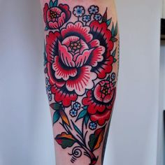 a woman's leg with flowers on it