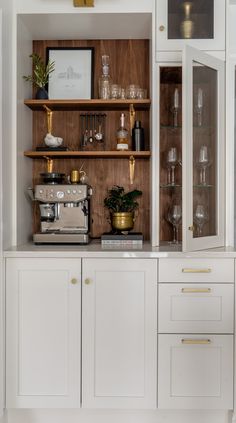 Bars In Kitchen, Small Coffee Bar, Built In Coffee Bar, Dining Room Coffee Bar, Coffee Station Ideas, Coffee Station Kitchen, Kitchen Desks, Coffee Bars