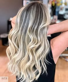 Hombre Hair, Dimensional Hair Color, Blonde Hair Goals, Perfect Blonde Hair, Hair Contouring, Blonde Hair Transformations, Ombre Hair Blonde, Brunette Hair With Highlights, Gorgeous Hair Color