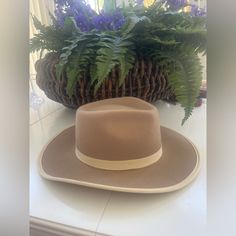 Please See All Photos For Full Description Please See My Other Listings For More High-Quality Women’s Wear. Thank You. Casual Beige Felt Hat For Rodeo, Casual Felt Hat For Rodeo In Spring, Casual Felt Hat For Spring Rodeo, Classic Cream Felt Hat For Beach, Casual Wide Brim Felt Hat For Ranch, Casual Summer Felt Hat For Ranch, Casual Summer Ranch Felt Hat, Casual Felt Hat With Curved Brim For Country Events, Fitted Beige Felt Hat For The Beach