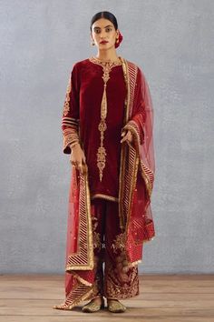 Bright red kurta with gold thread and sequin embroidered motifs. Comes with phiran and silk organza dupatta. Yoke Shirt, Velvet Embroidery, Red Kurta, Short Kurta, Indian Textiles, Embroidery Designs Fashion, Organza Dupatta, Silk Organza, Embroidery Fashion