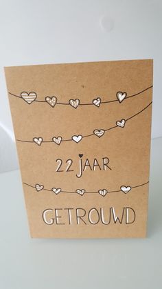 a brown card with hearts on it and the words 22 jaar getrouwd