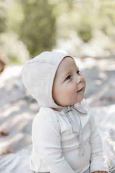 This everyday neutral is anything but ordinary with its gorgeous, understated variegation. Why you'll love our brimless bonnets: Classic bonnet silhouette that sweetly frames your baby’s face Highest-quality natural fabrics ensure breathability Ties ensure it stays in place (and never gets lost) Easy to wash and wear Proudly made in the USA Composition: Linen shell and trim, lined with ultra soft 100% cotton. Briar’s bonnets are made using high quality natural textiles. Please note that due to t Heirloom Bonnet, Boy Bonnet, Bed Bassinet, Sleep Gifts, Textured Curly Hair, Baby Bonnets, Natural Textiles, Baby Bonnet, Modern Baby