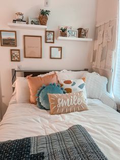 dorm room ideas, decor, throw pillows, boho, cute room, gallery wall, calligraphy, pictures, bedroom indpo, pinterest bed room, gen z bedroom, dorm decor inspo Cottagecore Dorm Room Ideas, Minimalist Dorm, Bedroom Board, Bedroom 2024, Dorm Room Styles, Boho Dorm, Dream Dorm, College House, Room Vibes