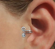 Tragus silver fake piercing, spiral tragus piercing, fake piercing, fake conch piercing, non-piercin Tragus Cuff, Tragus Ear Cuff, Mama Jewelry, Conch Cuff, Minimalist Ear Cuff, Piercing Conch, Gold Ear Climbers, Snake Ears, Conch Jewelry