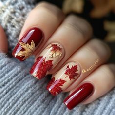 Fall Berry Nails, November Pedicure Ideas, Autumn Leaves Nails, Thanksgiving Gel Nails, Fall Leaf Nails, Nail Fall Leaf Design, Fall Nails Maple Leaf, Thanksgiving Nail Ideas, Fall Fox Nails Designs