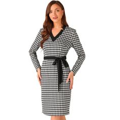 The V neckline adds sophistication, framing your collarbone beautifully and adding a feminine touch to the overall design. The houndstooth pattern adds a classic and timeless appeal to the dress. Known for its bold and distinctive checkered design, it exudes elegance and refinement. It adds visual interest to the dress and sets it apart from ordinary solid-colored options. The ribbed texture not only enhances the dress's aesthetic appeal but also provides a comfortable and form-flattering fit. I Long Sleeve Pencil Dress, Houndstooth Knit, Black Pencil Dress, Maxi Bodycon Dress, Fall Vintage, Checkered Design, Houndstooth Dress, Mini Sundress, Dress Aesthetic