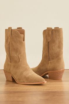 Featuring a distinctive western silhouette with intricate stitching, this mid-calf boot embodies the spirit of the West with a modern twist. The moderate heel height provides a balanced look, perfect for casual outings or dressing up your denim. White Dress Skirt, Western Silhouette, Scandi Chic, Shoe Fits, Dressing Up, Altar'd State, Outfit Inspo Fall, Mid Calf Boots, Sweatshirt Dress