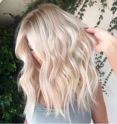 Ash White Hair, White Hair Color Ideas, White Blonde Hair Color, Blonde Ideas, White Hair Color, Caramel Hair