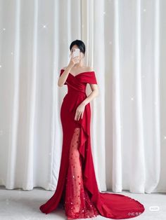 Red Gowns Elegant Ball, Christmas Outfits Ideas, Outdoor Christmas Decoration Ideas, Outdoor Decoration Ideas, Fancy Short Dresses, Cute Dresses For Party, Gowns Dresses Elegant