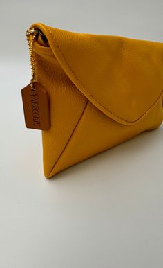 100 % genuine leather bags made in Italy Trendy Everyday Envelope Bag, Trendy Envelope Bag For Everyday Use, Chic Envelope Bags For Daily Use, Trendy Envelope Bags For Everyday Use, Chic Envelope Bag With Removable Pouch, Chic Soft Leather Clutch For Shopping, Modern Envelope Bag For Everyday Use, Elegant Everyday Envelope Bag, Elegant Envelope Bag