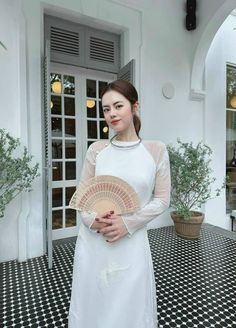 Beautiful silk blended linen ao dai set, elegant and stunning all wrap in one. Pairing with white pant to match the set. Please check size chart for sizing since item running smaller then US standard size. Pls msg us if you have any questions. White Pant, White Pants, Westminster, Dress Clothes For Women, Double Layer, Swirl, Dress Outfits, Size Chart, Silk