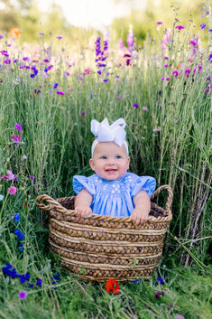 Texas Wildflower family sessions in North Texas in the spring by Brittany Partain Photography Wildflower Baby Photo Shoot, Baby Flower Photoshoot, Wildflower First Birthday Photoshoot, Baby Spring Photoshoot, Toddler Photography Ideas, Sage Birthday, Wildflower Photoshoot, Flower Garden Pictures, Toddler Pictures