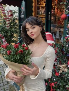 Fashion Show Dresses, Creative Poses, How To Cut Bangs, Flower Photoshoot, Turkish Women Beautiful, Hair Up Styles, Photo Pose Style, Foto Poses, Girls Dpz