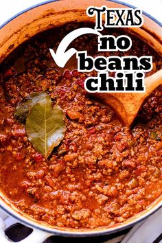 This rich and hearty No Bean Chili is packed with bold, authentic flavors from a savory blend of spices, juicy tomatoes, and plenty of ground beef. Bursting with the classic Southwest kick, this meaty Texas-style chili is a must-try for chili lovers everywhere! Easy No Bean Chili, No Beans Chili, No Bean Chili Recipe, Homemade Chili Recipe, Ground Beef Chili, Texas Chili, Bean Chili Recipe, Best Chili, Best Chili Recipe